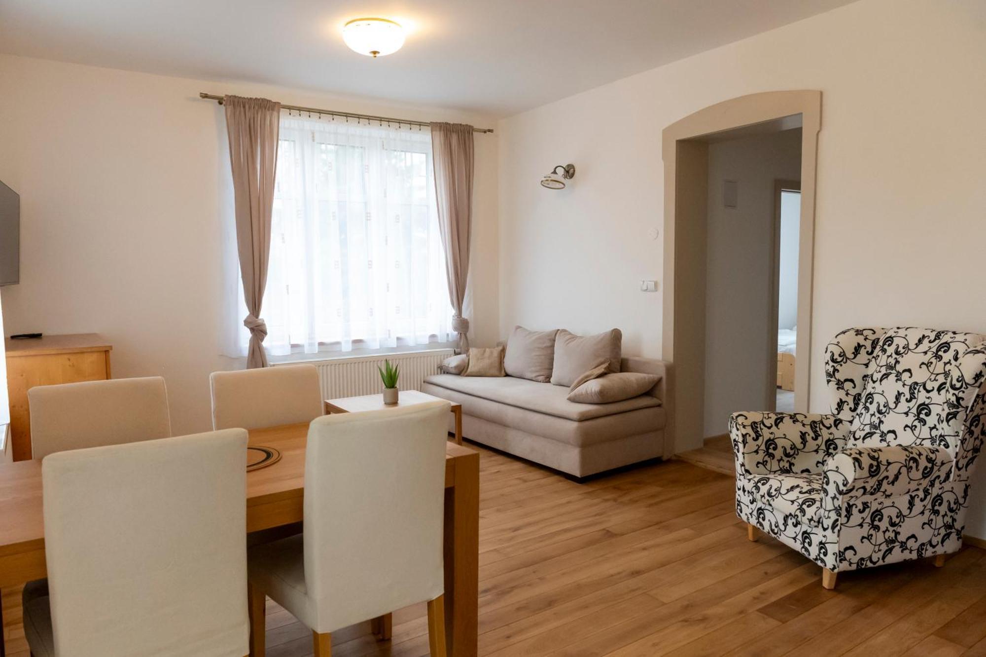 1914 Apartment *