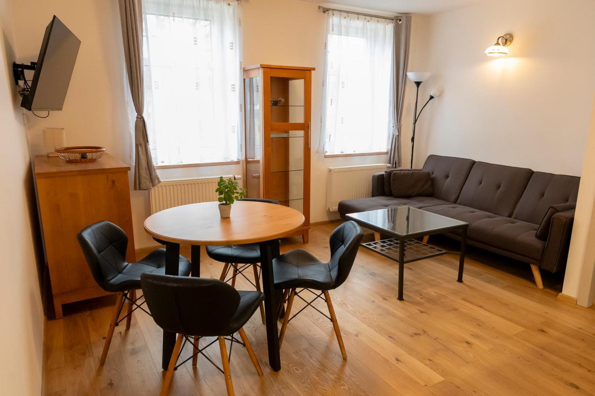 Apartment 1914 Radlo